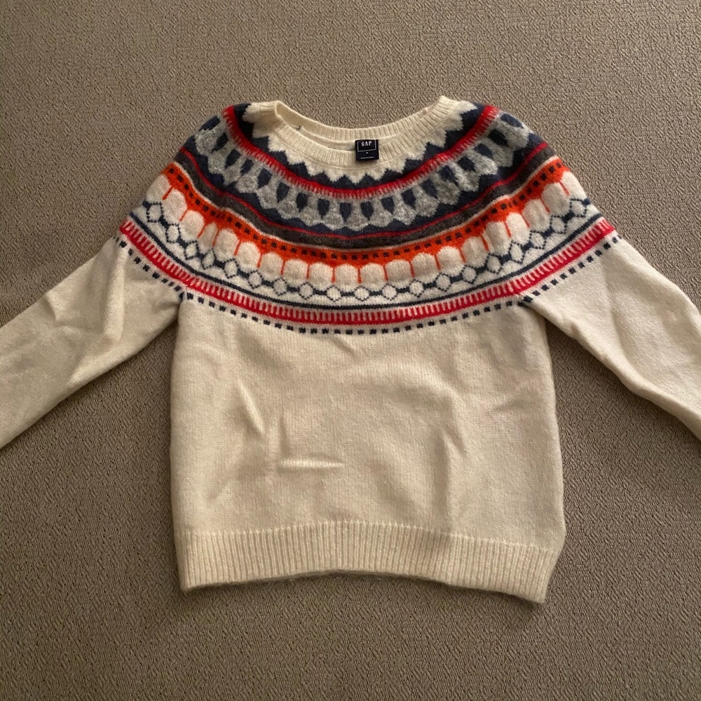 Gap sweater
